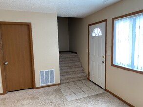 524 10th Ave SE in Valley City, ND - Building Photo - Building Photo