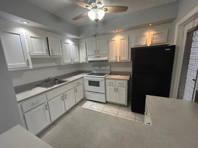 1310 NW 43rd Ave in Lauderhill, FL - Building Photo - Building Photo