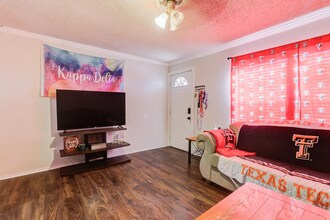 2014 37th St in Lubbock, TX - Building Photo - Building Photo