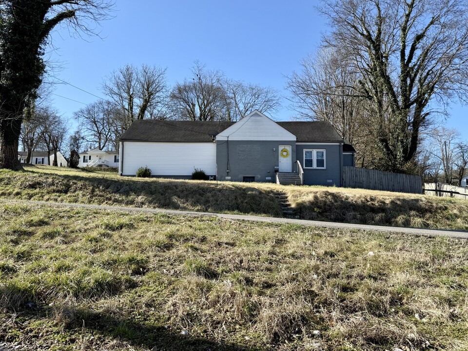 106 Read Ave in South Carthage, TN - Building Photo
