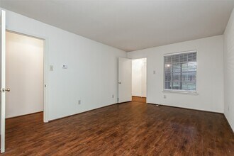 7544 Brentcove Cir in Dallas, TX - Foto de edificio - Building Photo