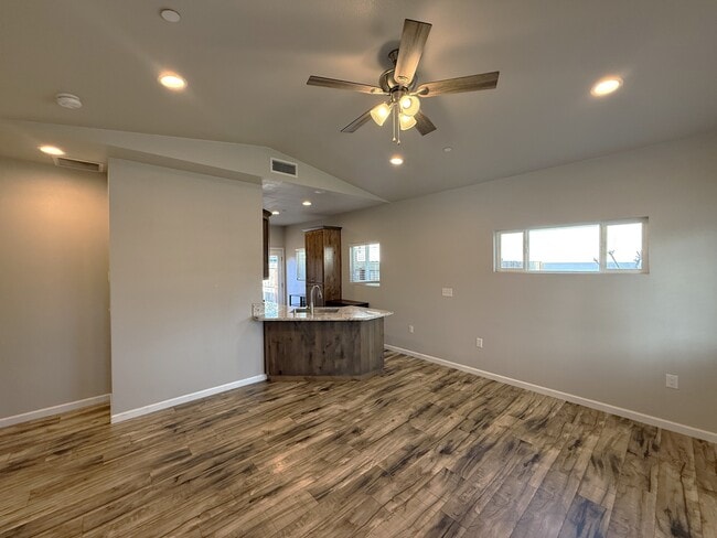 1472 Hooker Oak Ave in Chico, CA - Building Photo - Building Photo