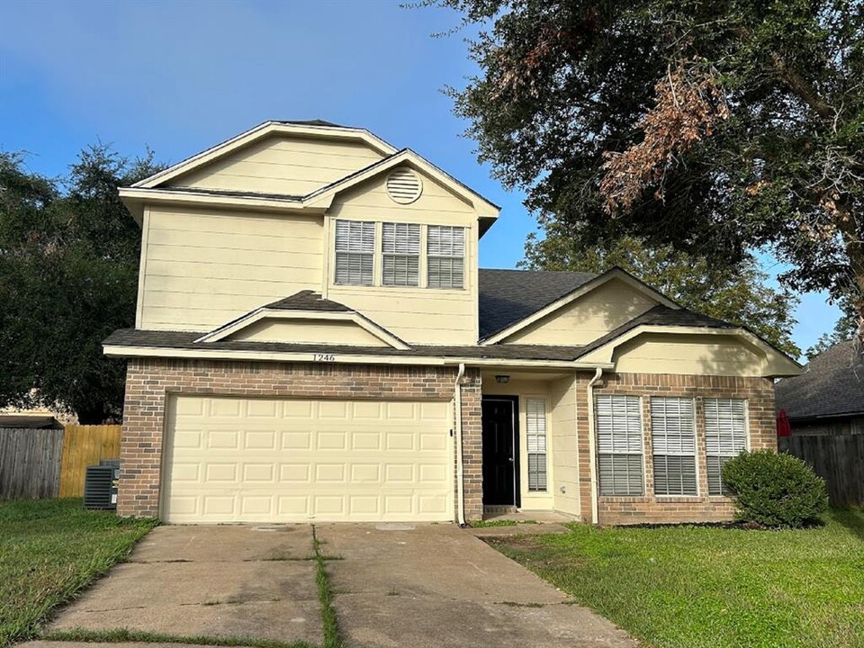 1246 Kings Creek Trail in Missouri City, TX - Building Photo