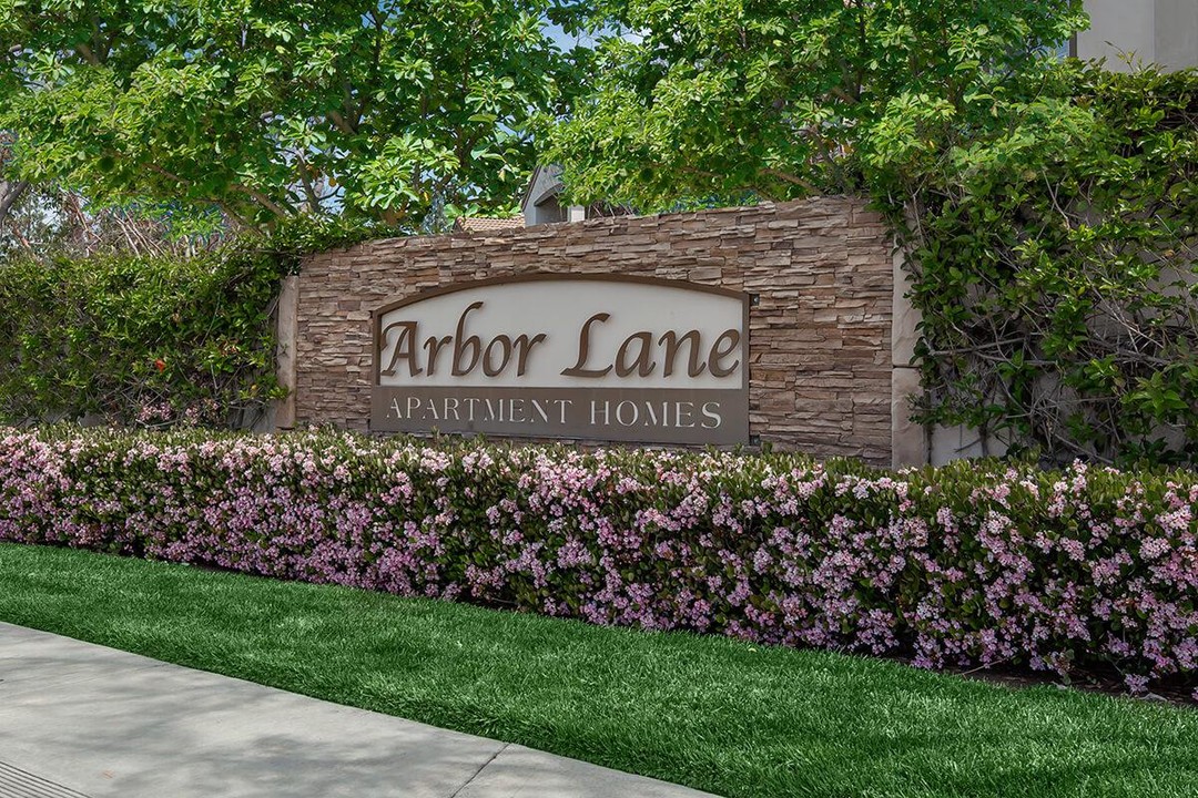 Arbor Lane Apartment Homes in Placentia, CA - Foto de edificio