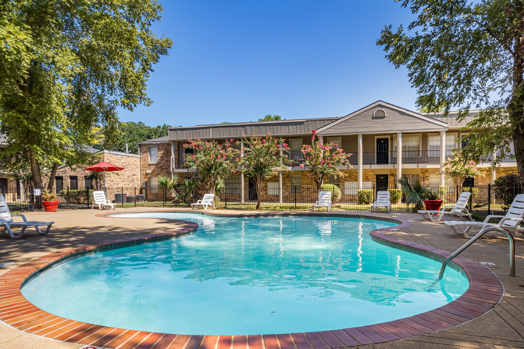 Riverside Oaks in Shreveport, LA - Building Photo