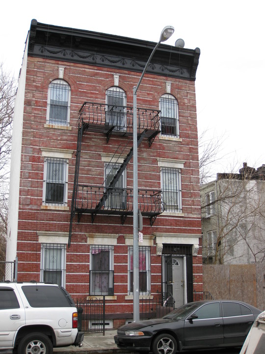 98 Liberty Ave in Brooklyn, NY - Foto de edificio