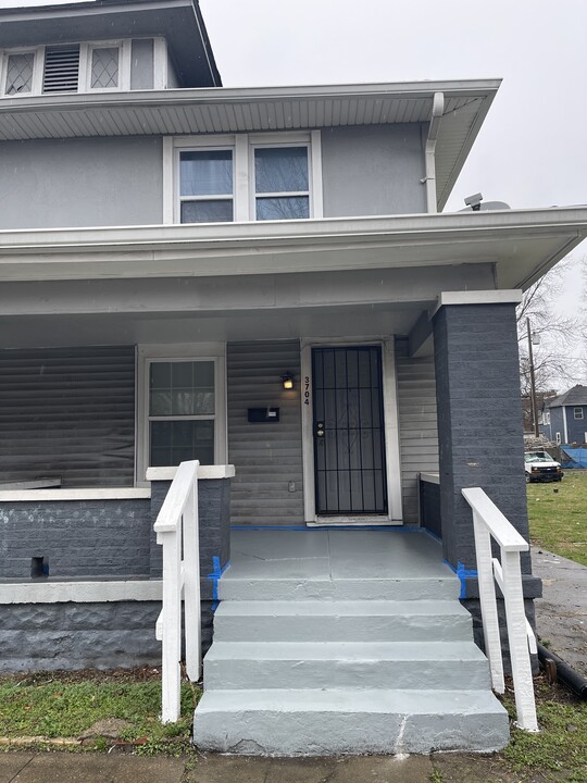 3704 E New York St in Indianapolis, IN - Foto de edificio