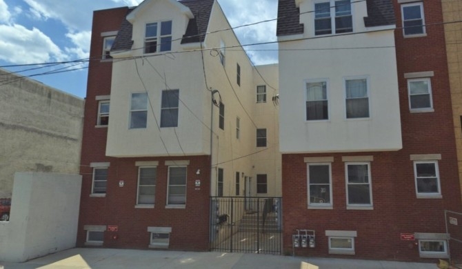 418 N 40th St in Philadelphia, PA - Building Photo