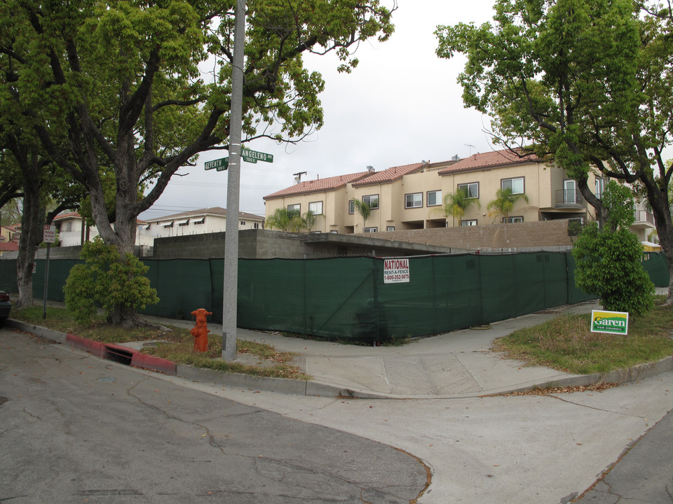 707 E Angeleno Ave in Burbank, CA - Building Photo