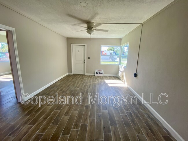 1334 Lakeview Rd in Clearwater, FL - Building Photo - Building Photo