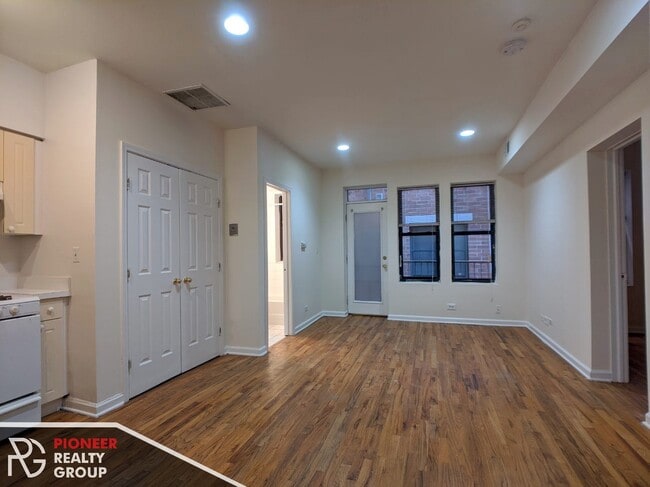 912 W Dakin St, Unit 917-304