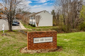 Del Ray Townhomes in Lynchburg, VA - Foto de edificio - Building Photo
