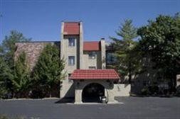 Seville Square Apartments in Pittsburgh, PA - Building Photo