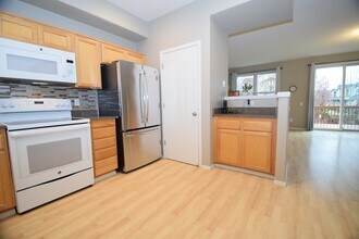 232 NE 76th Ave in Hillsboro, OR - Building Photo - Building Photo