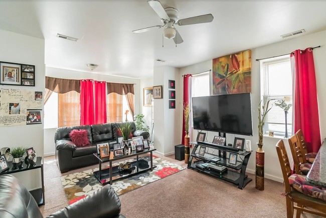1311 Medary Ave in Philadelphia, PA - Foto de edificio - Interior Photo