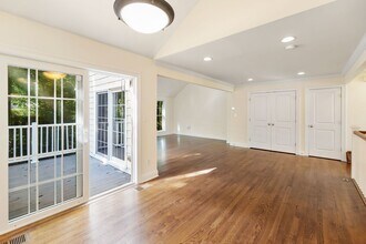 253 Weaver St in Greenwich, CT - Building Photo - Building Photo