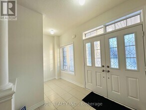 10 Benn Ave in Georgina, ON - Building Photo - Building Photo