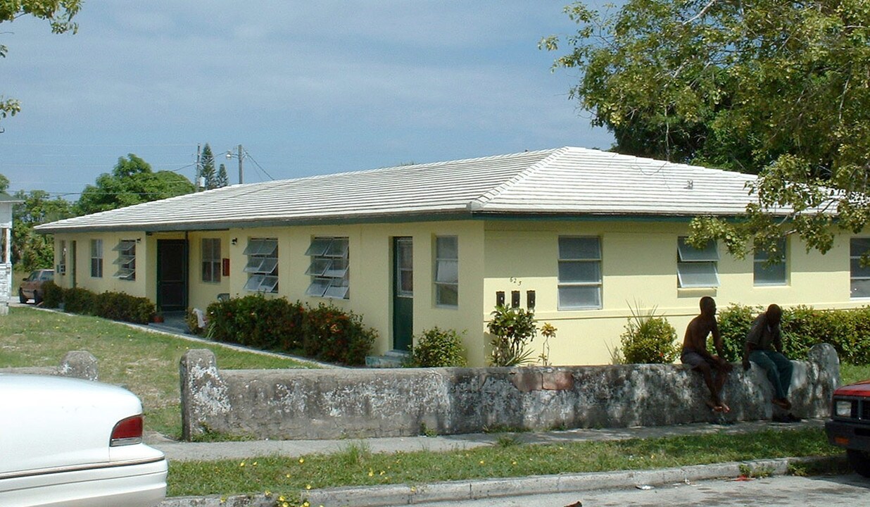 Fran Apartments in West Palm Beach, FL - Building Photo