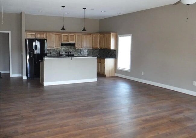 308 S Poplar St in Seneca, SC - Building Photo - Building Photo