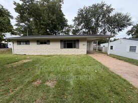 9521 Margo Ann Ln in St. Louis, MO - Building Photo