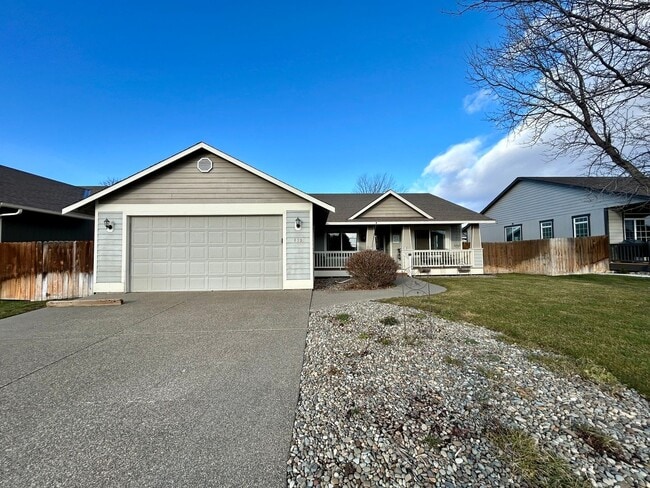 613 W 16th Ave in Ellensburg, WA - Building Photo - Building Photo