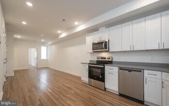 727 N 39th St in Philadelphia, PA - Building Photo - Building Photo