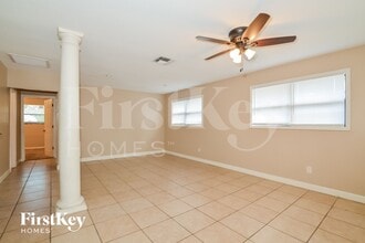 10070 Harris Ave in Apopka, FL - Foto de edificio - Building Photo