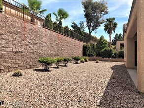 2150 Waterton Rivers Dr in Henderson, NV - Building Photo - Building Photo