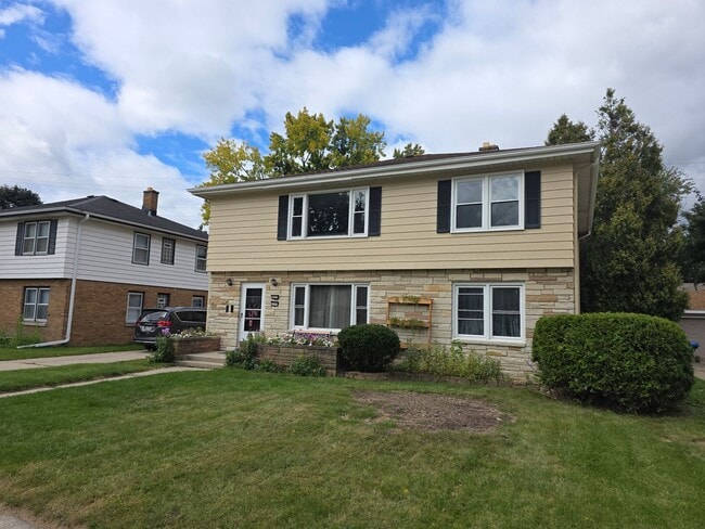 1211 S 111th St in West Allis, WI - Building Photo - Building Photo