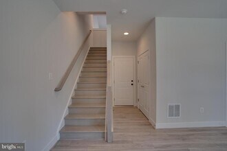 5102 Oakmoore Dr in North Bethesda, MD - Building Photo - Building Photo