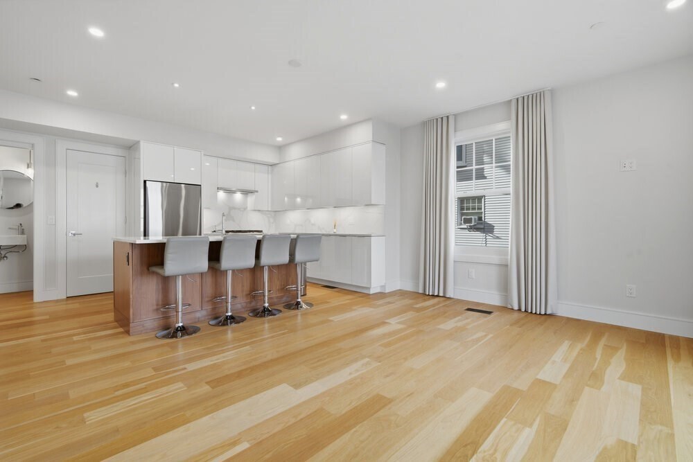 126 Englewood Ave, Unit 2 in Boston, MA - Foto de edificio