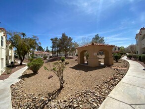 698 S Racetrack Rd in Henderson, NV - Building Photo - Building Photo