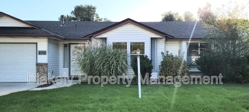 270 N Palmetto Ave in Eagle, ID - Foto de edificio