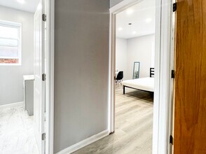 2118 Murray Ave, Unit APT 2 in Pittsburgh, PA - Foto de edificio - Building Photo