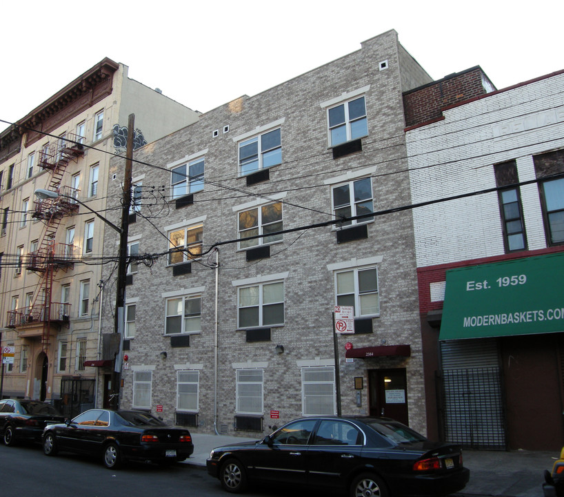 2384 Hoffman St in Bronx, NY - Foto de edificio