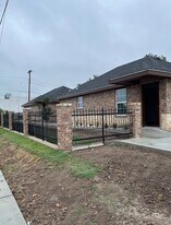 521 W Van Week St, Unit 1 in Edinburg, TX - Building Photo