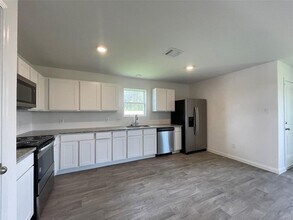 690 Rd 51021 in Cleveland, TX - Building Photo - Building Photo