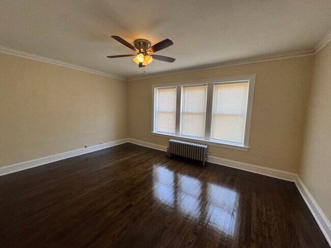 2510 N LeClaire Ave, Unit 2 in Chicago, IL - Building Photo - Building Photo