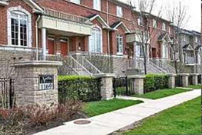 Arbour Lane in Oakville, ON - Building Photo