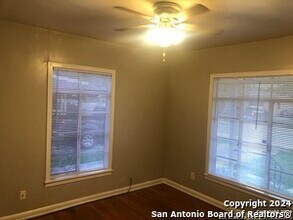 215 Edna in San Antonio, TX - Building Photo - Building Photo