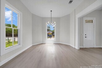 1219 Muncey St, Unit 2 Bedroom 57 in San Antonio, TX - Building Photo - Building Photo