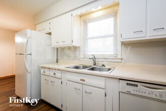 18523 Oak Ave in Lansing, IL - Foto de edificio - Building Photo