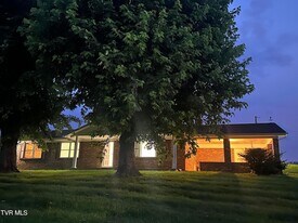 3655 W Allens Bridge Rd in Greeneville, TN - Building Photo