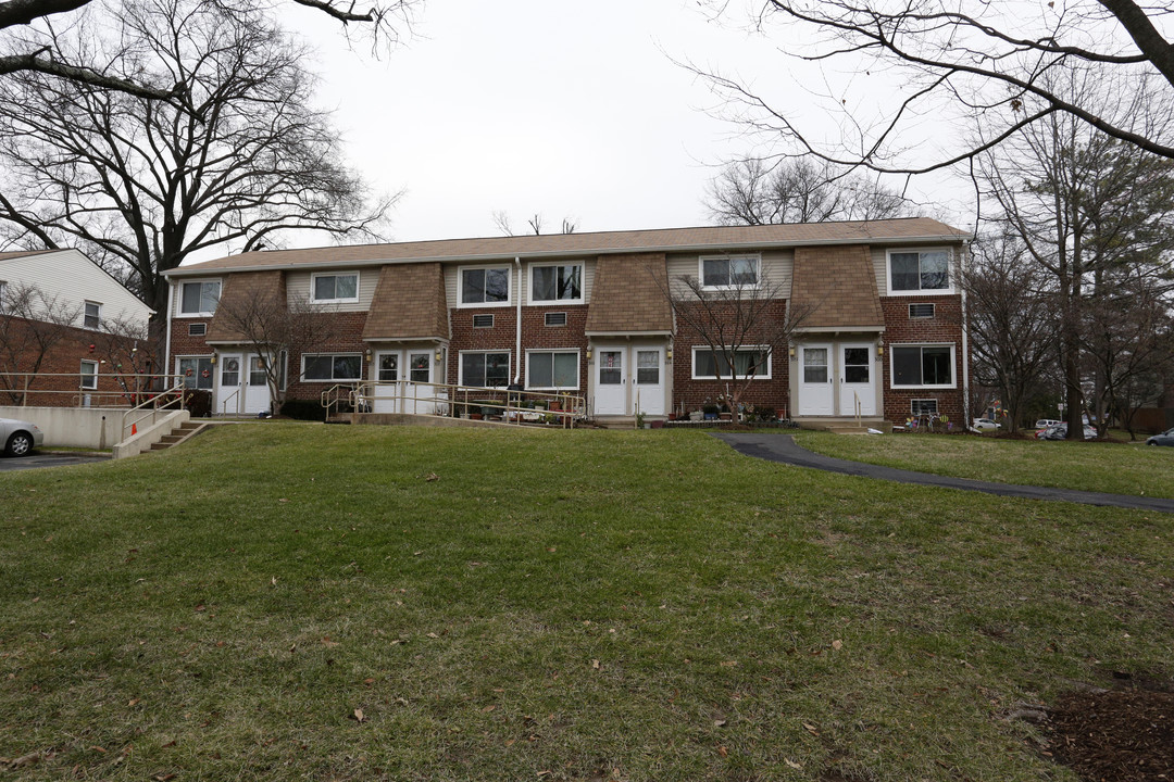 Winter Hill Apartments in Falls Church, VA - Building Photo