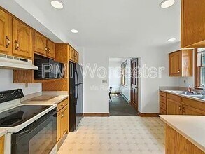 178 Massasoit Rd in Worcester, MA - Building Photo - Building Photo