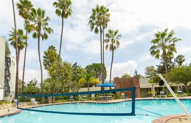 3602 W Estates Ln, Unit 306 in Rolling Hills Estates, CA - Foto de edificio - Building Photo