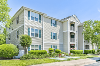 Genito Glen Apartments in Midlothian, VA - Building Photo - Building Photo