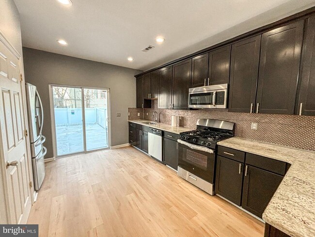 753 S Chadwick St in Philadelphia, PA - Building Photo - Building Photo