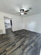 105 Lumberton Dr in Lumberton, TX - Building Photo - Building Photo