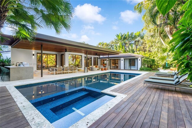 property at 2415 San Domingo St
